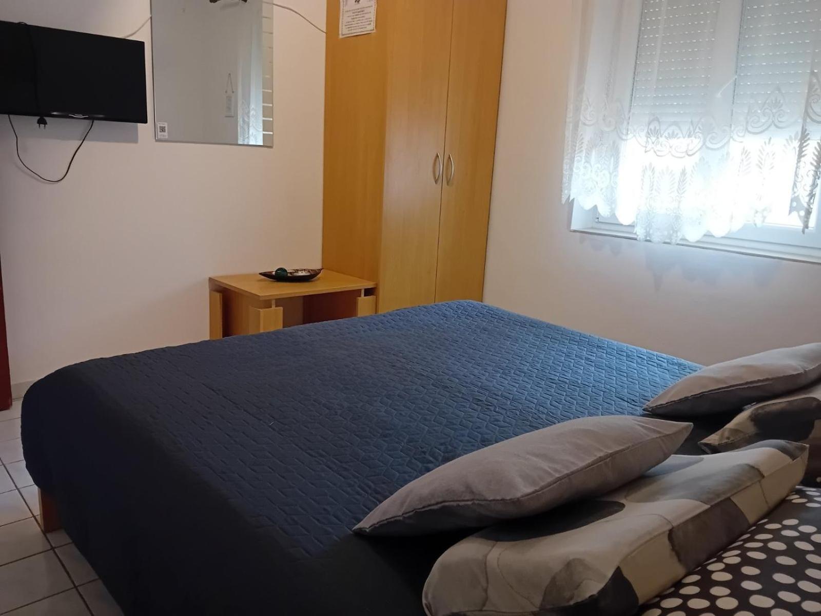 Vrh  Rooms With A Parking Space Krk - 13553 חדר תמונה